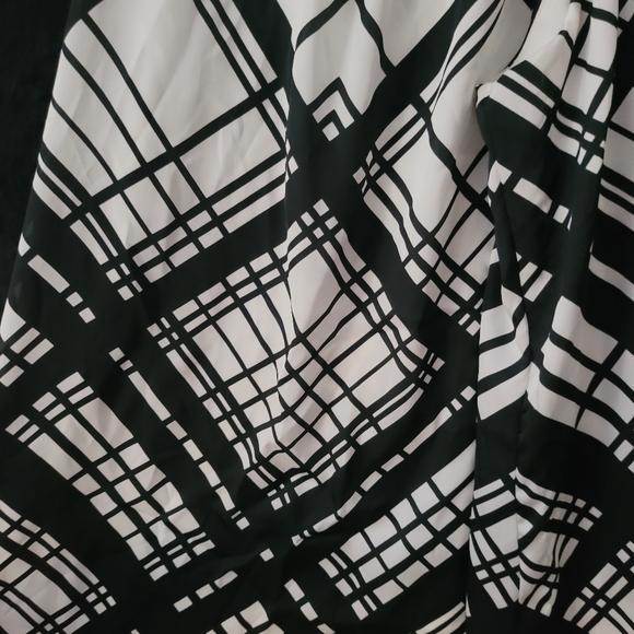 WHBM black white geometric blouse NWT - Picture 8 of 10